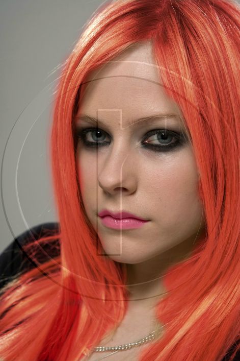 soren-solkaer-shoot-j-magazine-avril-lavigne-29104512-1400-2100.jpg